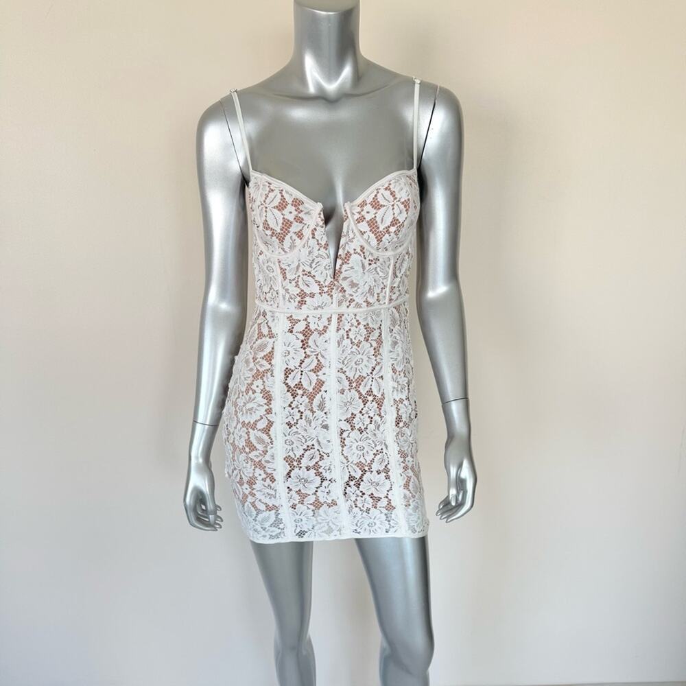 NWT!!! For love and lemons women dress size M Retail 265$